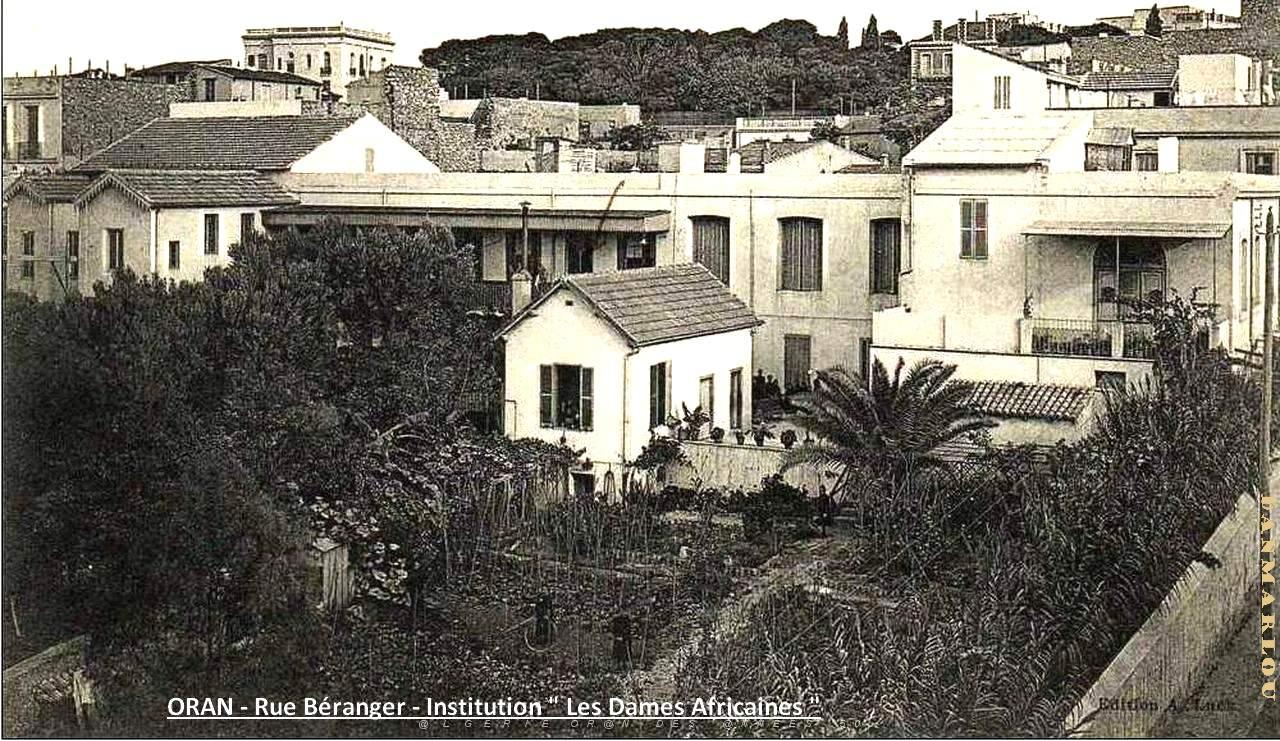 SP g- 012- St Pierre- Dames africaines- rue Beranger.jpg